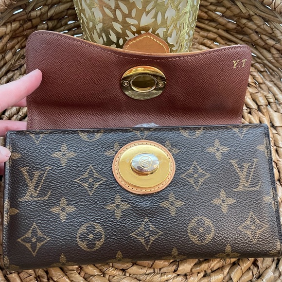 Louis Vuitton Monogram Clutch - Picture 3 of 11